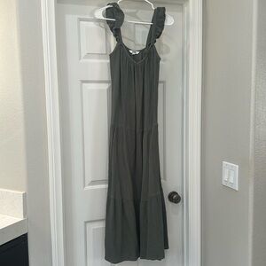 Maxi dress with ruffle sleeves
